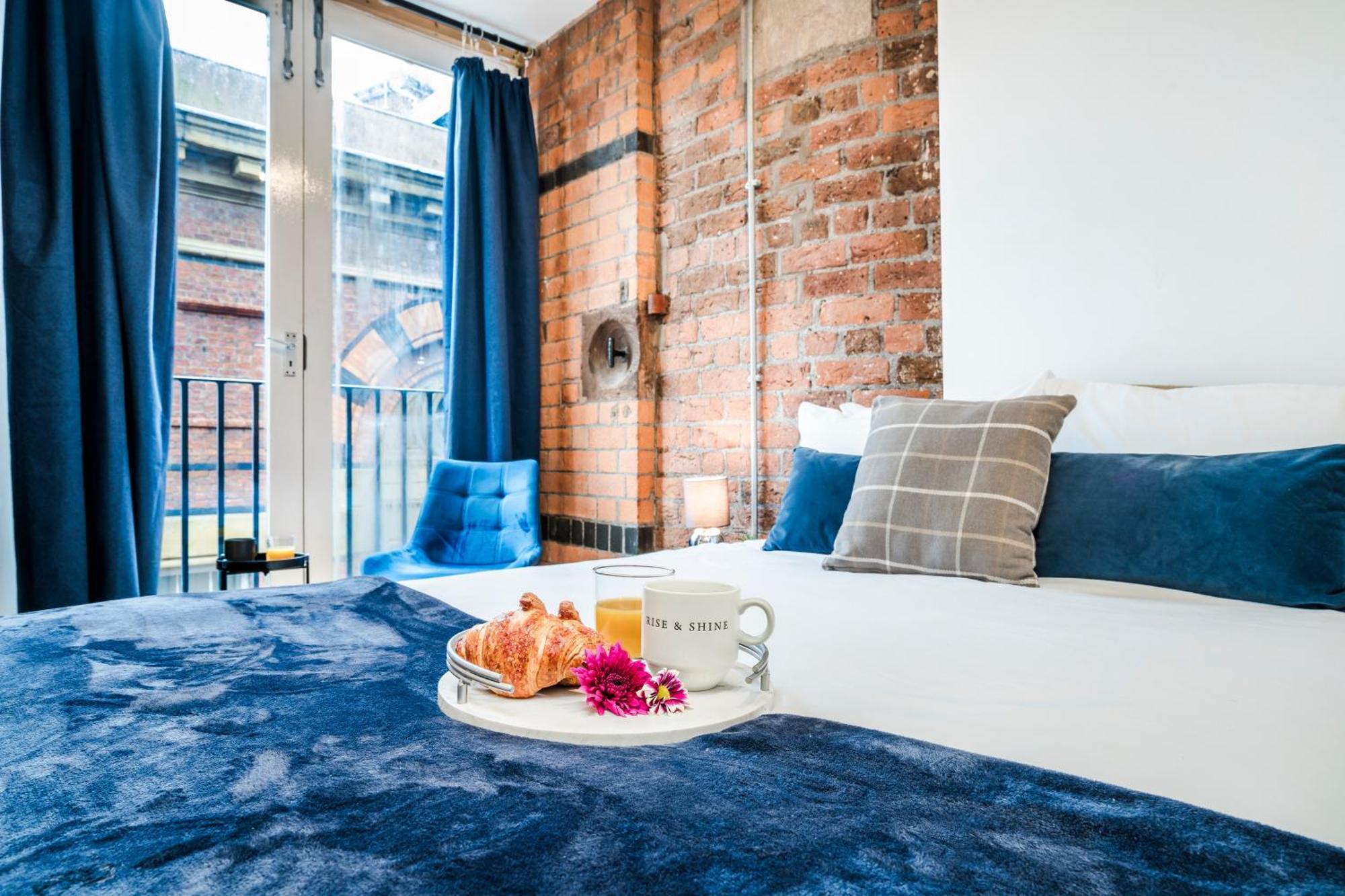 Cavern Quarters, Beautiful Two Bedroom City Centre Apartment By Garudy Serviced Apartments And Short Lets - Perfect For Longer Stays Liverpool Esterno foto
