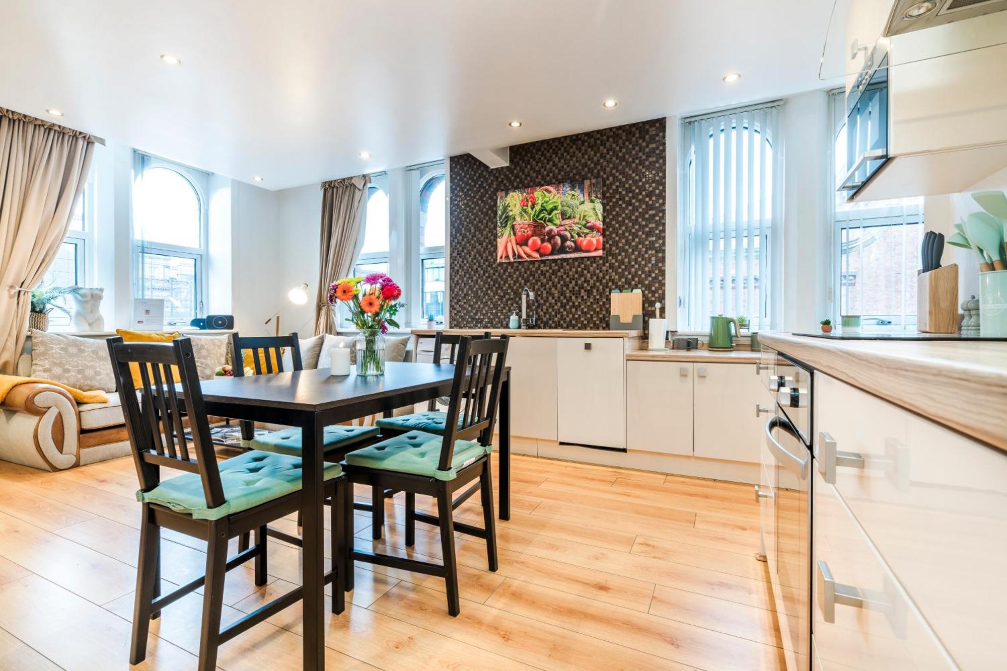 Cavern Quarters, Beautiful Two Bedroom City Centre Apartment By Garudy Serviced Apartments And Short Lets - Perfect For Longer Stays Liverpool Esterno foto