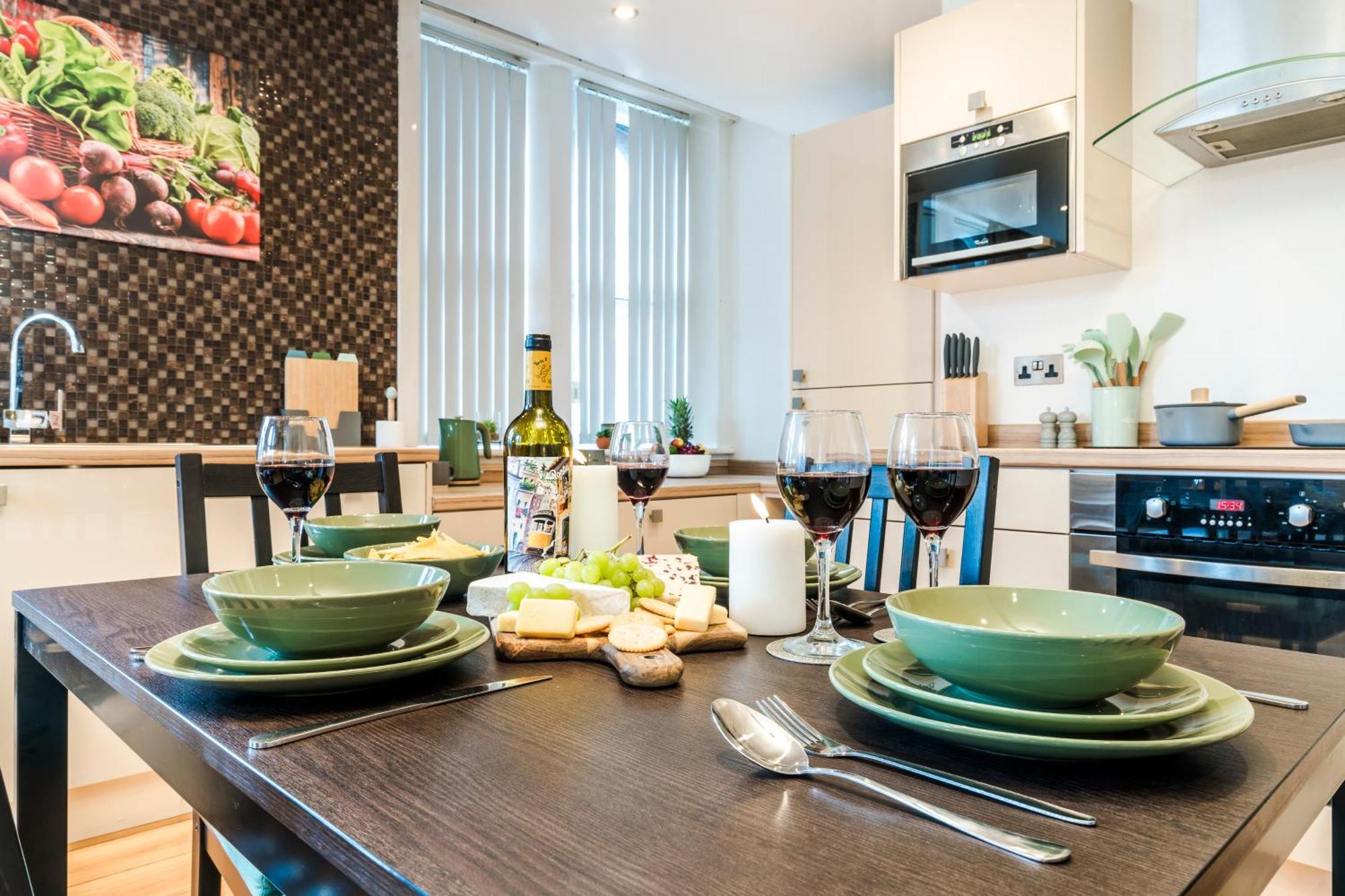 Cavern Quarters, Beautiful Two Bedroom City Centre Apartment By Garudy Serviced Apartments And Short Lets - Perfect For Longer Stays Liverpool Esterno foto