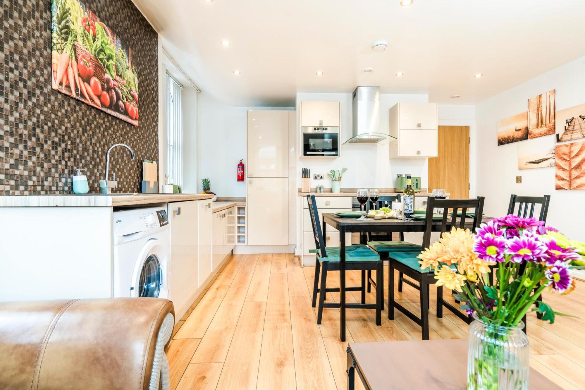 Cavern Quarters, Beautiful Two Bedroom City Centre Apartment By Garudy Serviced Apartments And Short Lets - Perfect For Longer Stays Liverpool Esterno foto