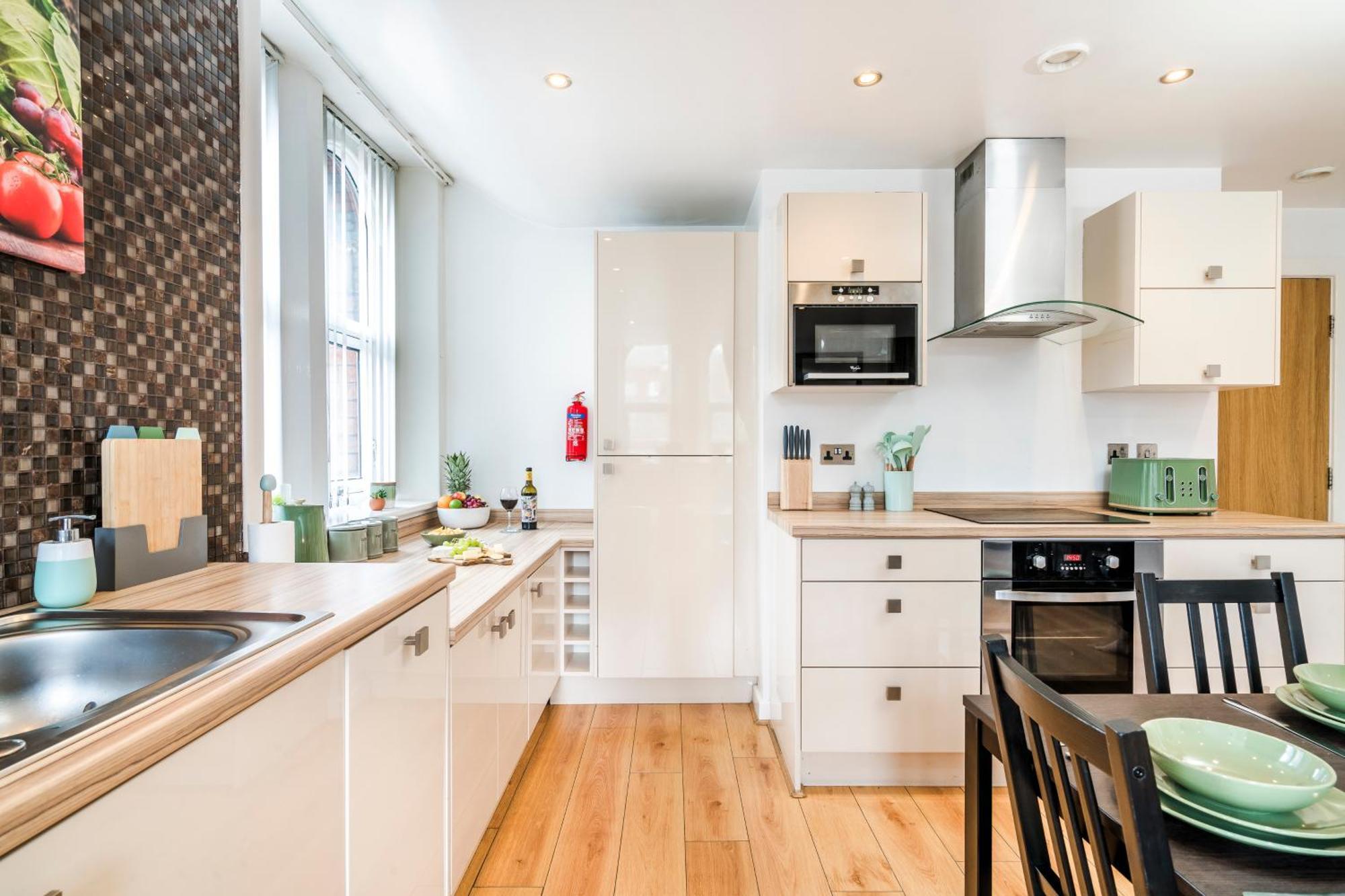 Cavern Quarters, Beautiful Two Bedroom City Centre Apartment By Garudy Serviced Apartments And Short Lets - Perfect For Longer Stays Liverpool Esterno foto