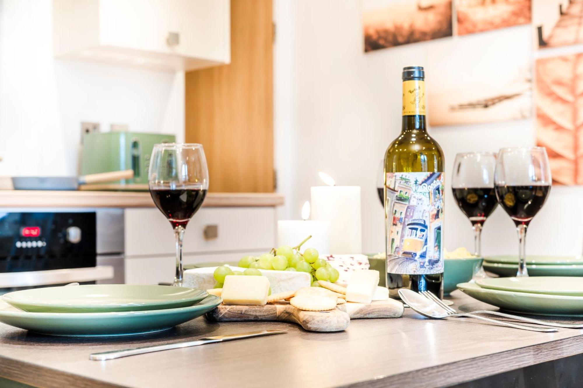 Cavern Quarters, Beautiful Two Bedroom City Centre Apartment By Garudy Serviced Apartments And Short Lets - Perfect For Longer Stays Liverpool Esterno foto