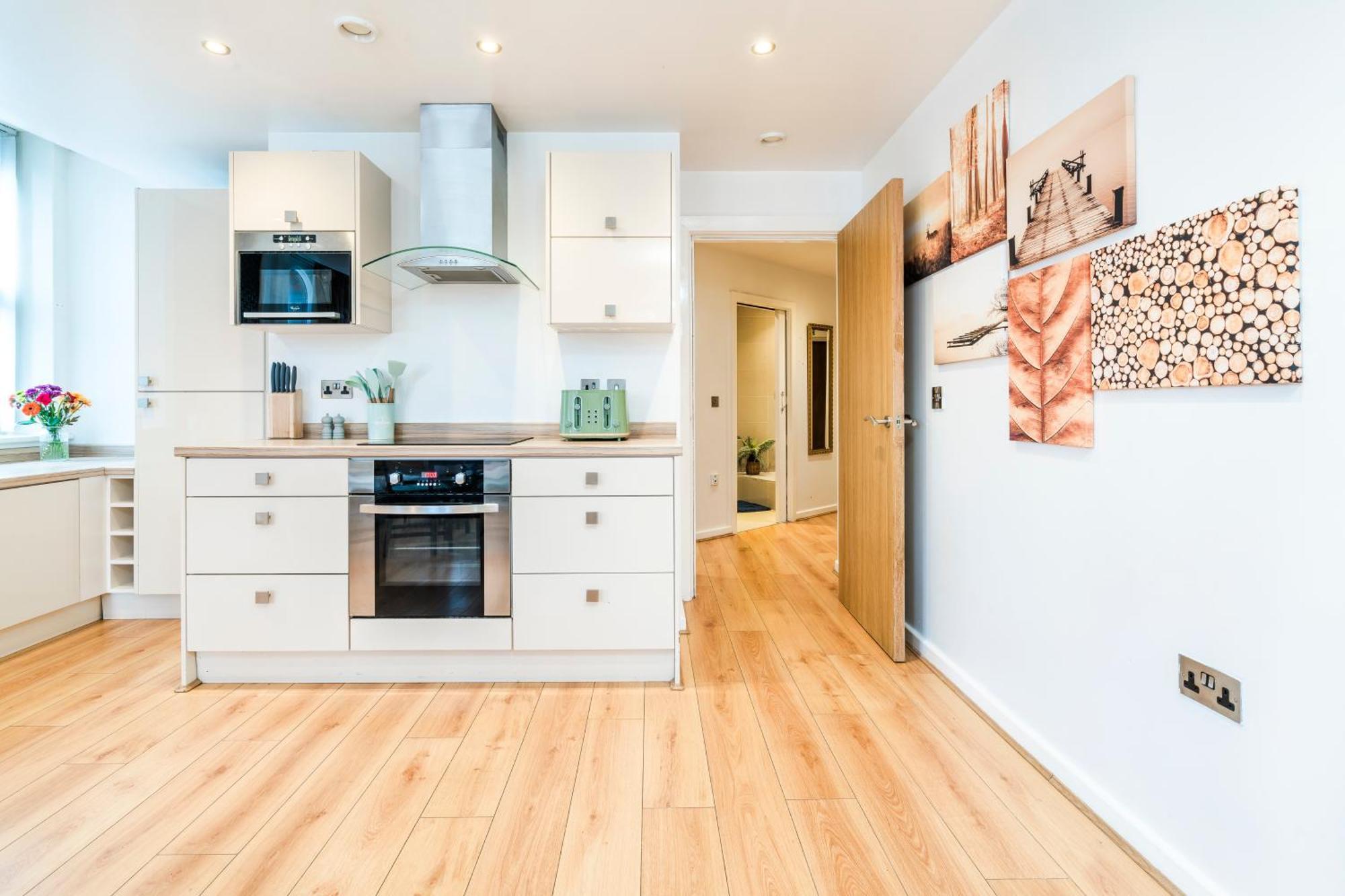 Cavern Quarters, Beautiful Two Bedroom City Centre Apartment By Garudy Serviced Apartments And Short Lets - Perfect For Longer Stays Liverpool Esterno foto