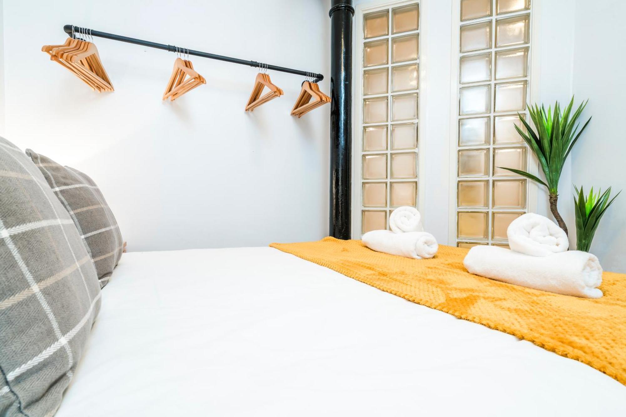 Cavern Quarters, Beautiful Two Bedroom City Centre Apartment By Garudy Serviced Apartments And Short Lets - Perfect For Longer Stays Liverpool Esterno foto
